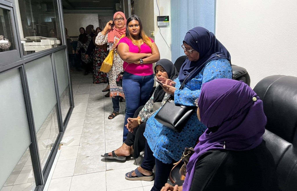 Anhenun ge committee ge member in office therey thibbai thalhu levunee olhumakun: Muizzu