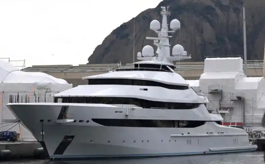 Roosee mahujanunge yacht thah hulhanguge gaumuthakun hifahahttan fashaifi