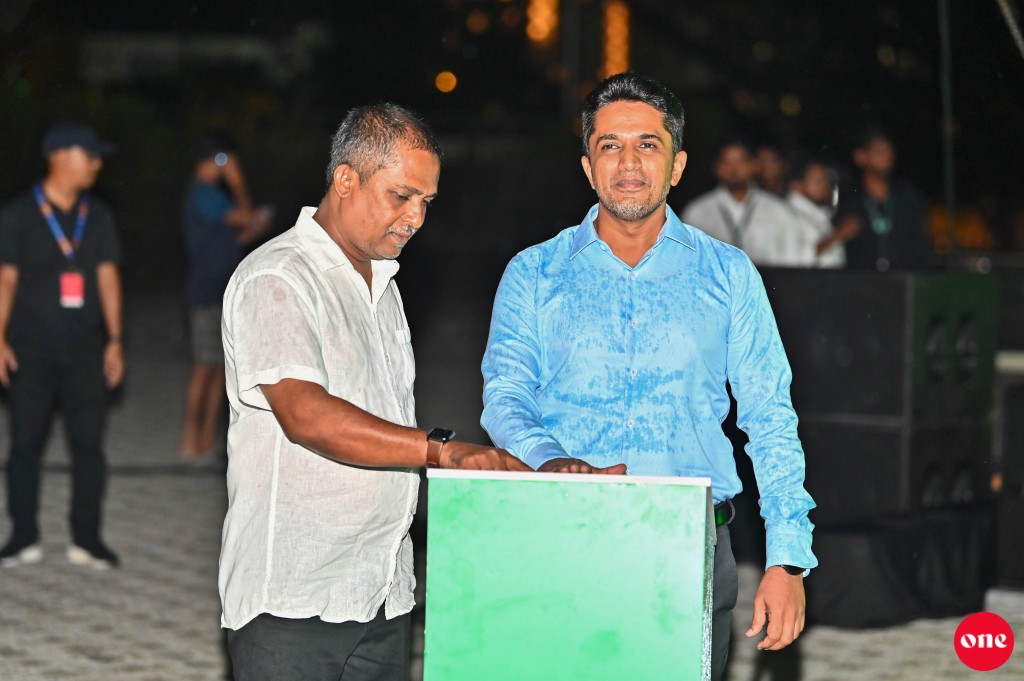 ވަން ފޮޓޯ: 