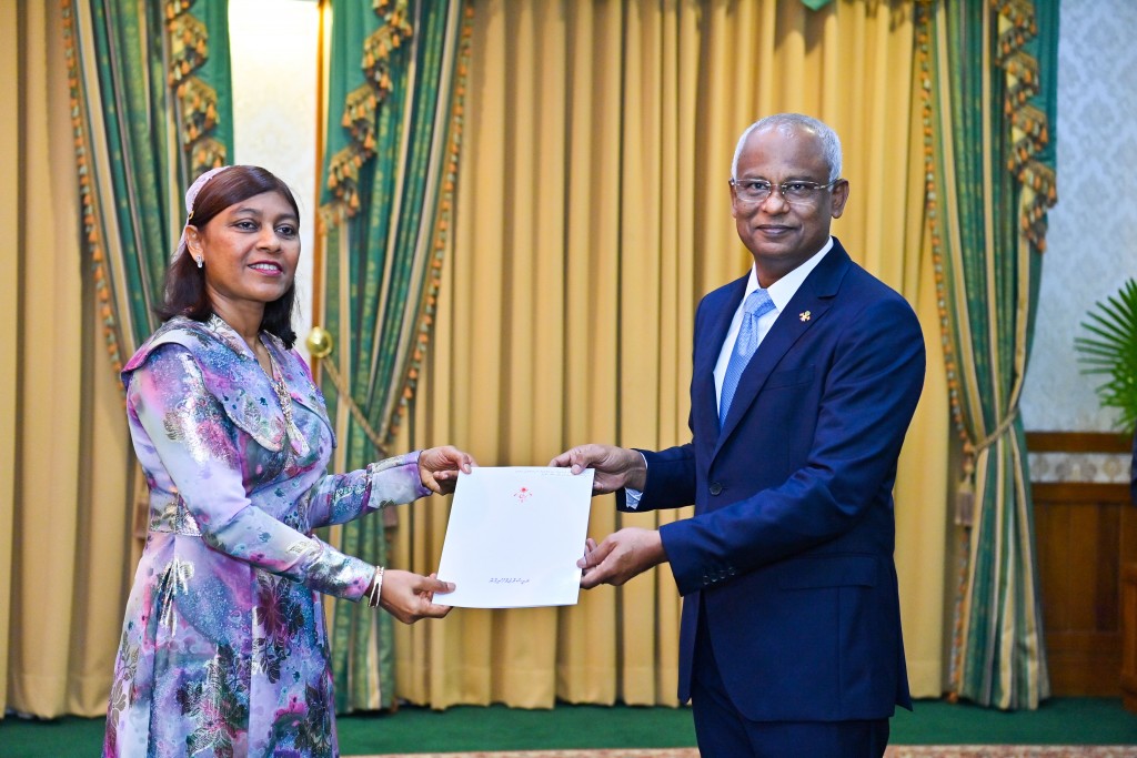6 Gaumegge non resident safeeru kamah Aishath Shaan Shaakir ayyankuran Committee in ruhun dheefi