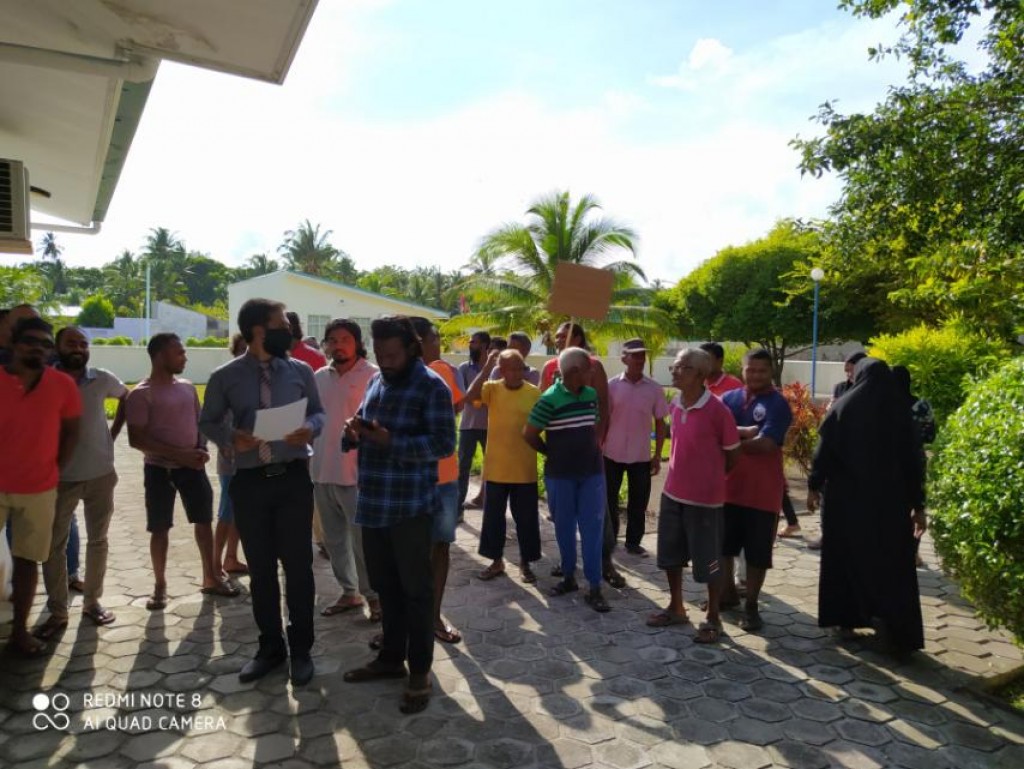 Molhadhoo Council ge Naibu Raees ah bodethi thuhumathu thakeh koh, eynaage isthiufaa ah govaifi