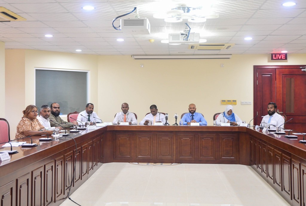 Party thakah majilis inn gon'di haassakuraa goiy hedhumah democrats in hushahalhaifi