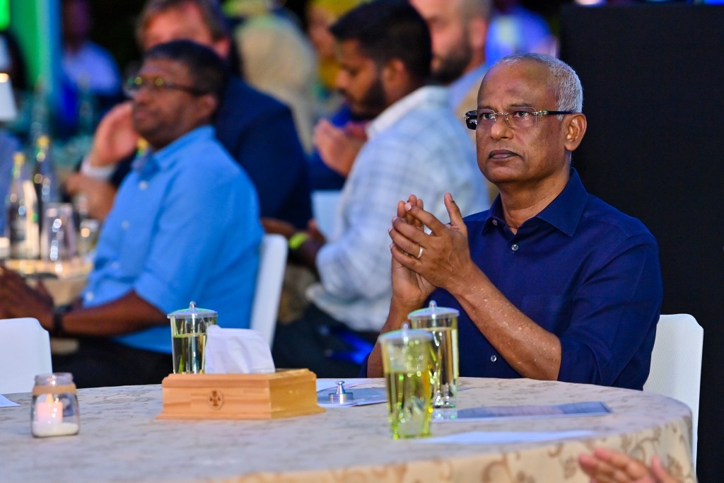 Raees offihah dhigu muhdhathakah hidhumaiy kuri muvazzafunge agu vazankoh handhaanee filaa dhenee