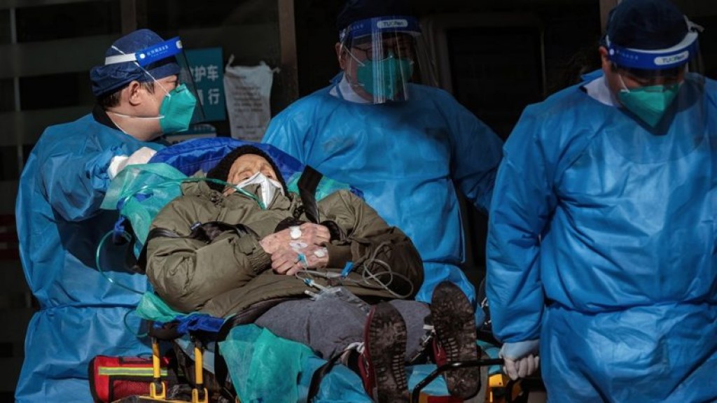 Chinese hospitals 'extremely busy' as COVID-19 spreads unchecked