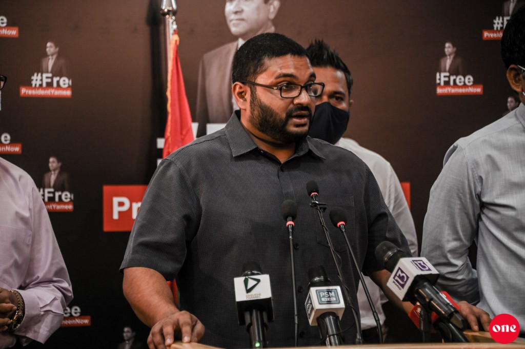 Angaara dhuvahu Raees Yameen minivan vaane: Ghassaan