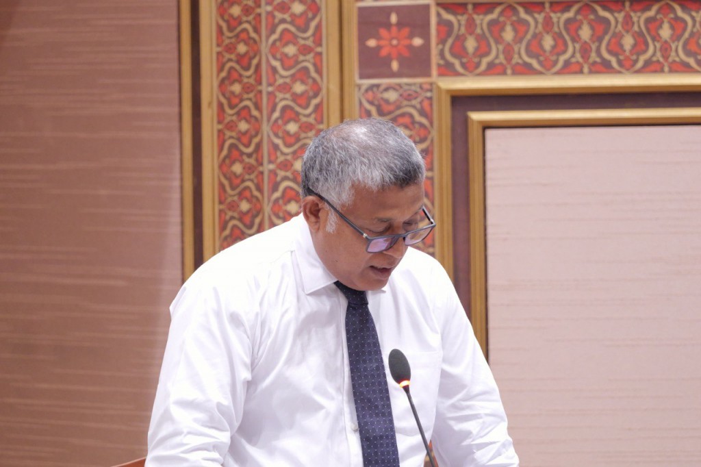 Male rayyithunnah dheynee hamaekani liumeh noon, goathi dhakkaanan, flat ves dheynan: Aslam