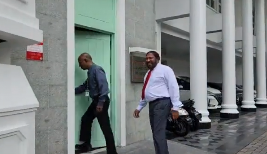 Gaasim, Raees Solih aa badhdhalu kurahvan Raees Office ah!