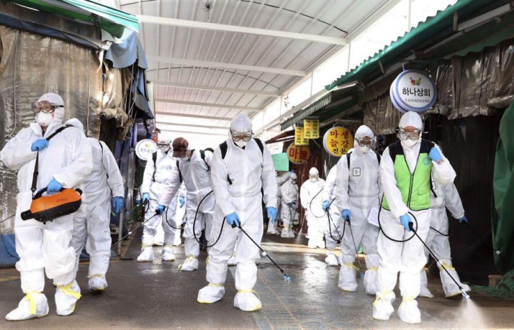 Beijing lockdown tightens as new coronavirus outbreak spreads
