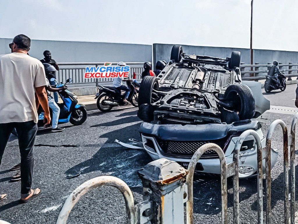 Car eh furolhaalai nurakkaatheri accident eh, meehakah aniyaa eh nuvey