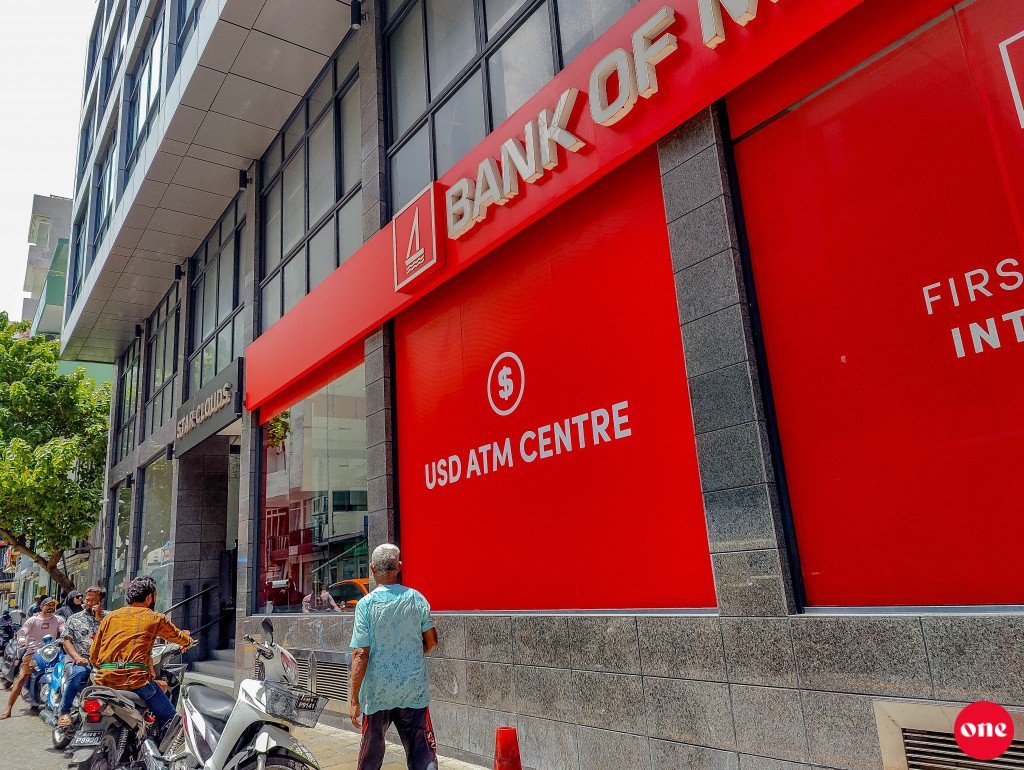 Kalhu baazaaru gai dollar gane vikkan ulhunu 7 bidheysee aku immigration ge belumuge dhashah