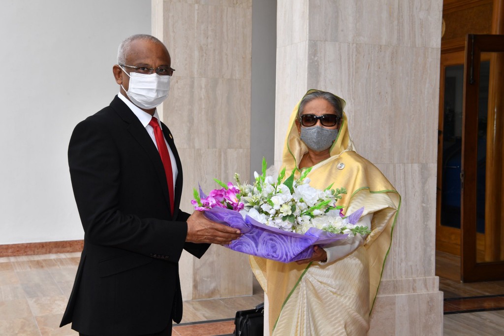 Sheikh Haseena ge dhathurufulhugai 4 ehbbasvumehgai soikoh, askaree vehicle thakeh hadhiyaa kuraane