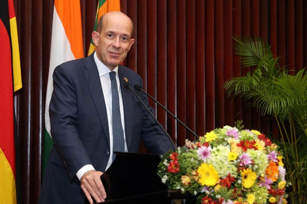 France in Raajje ah kanda alhaafai huri safeeru avahaara vejje