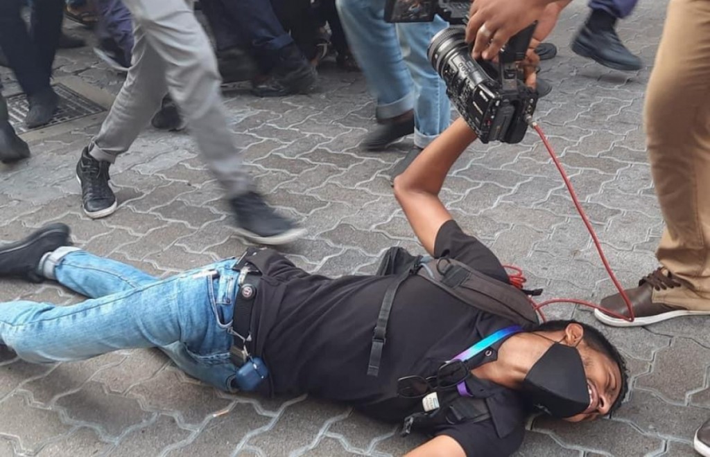 Vaki vaki noosverinnah amaazu koh fuluhun huras alhaathee MJA inn kuhvverikohfi