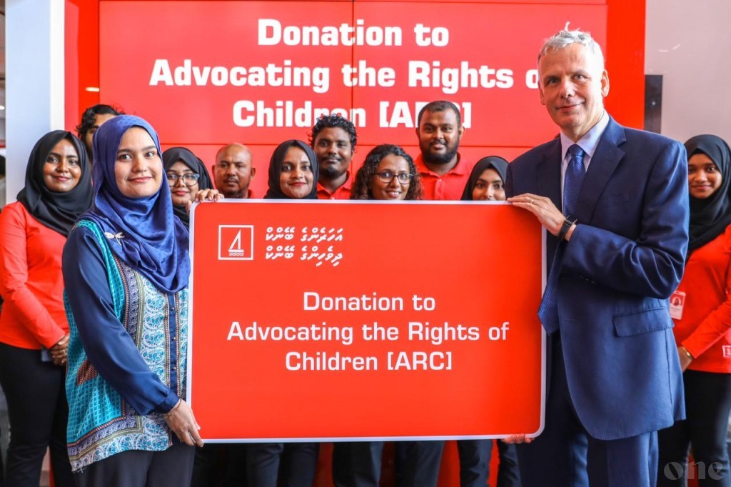 BML donates MVR 60,000 to ARC