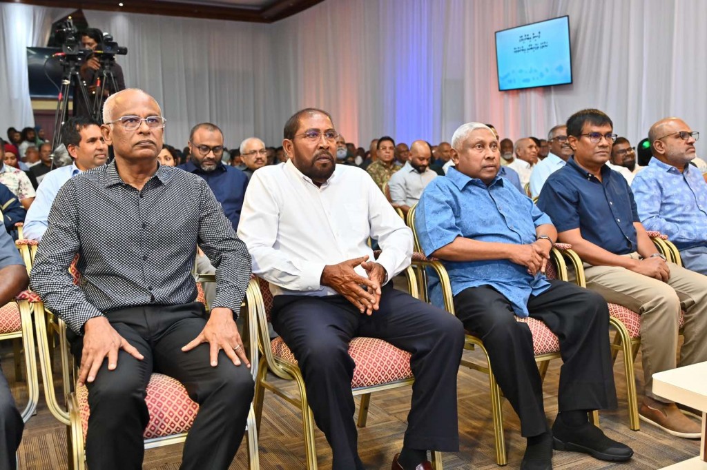 Dharinnah Qasim vasiyyaiy kurevvee baibainuve, ekaku anekakah oagaatherivumah!