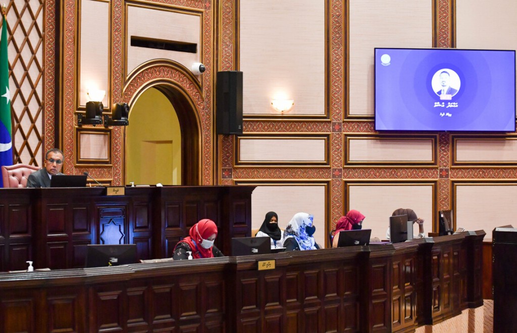 Sarukaaruge baeh vuzaaraathakuge masakkaithakah Raees gennevi badhalu Majlis in faaskoffi