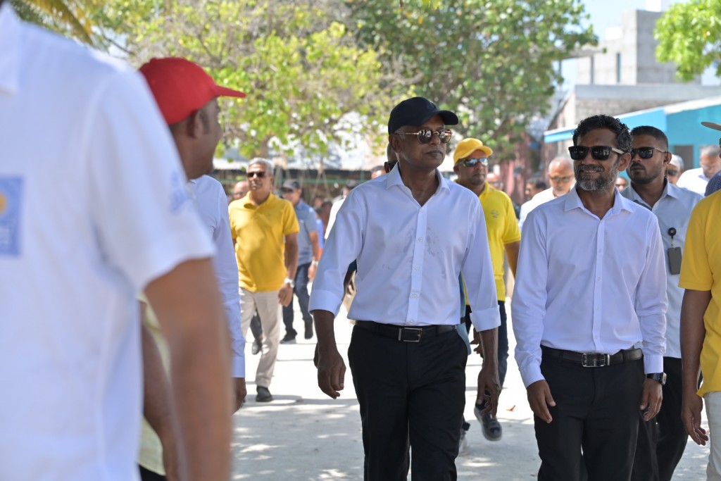 Gulhi akee alhainulai dhookohllaifai oiy rasheh, alhuga'ndumen gulhi ah iskan dhinee  ehenve: Raees