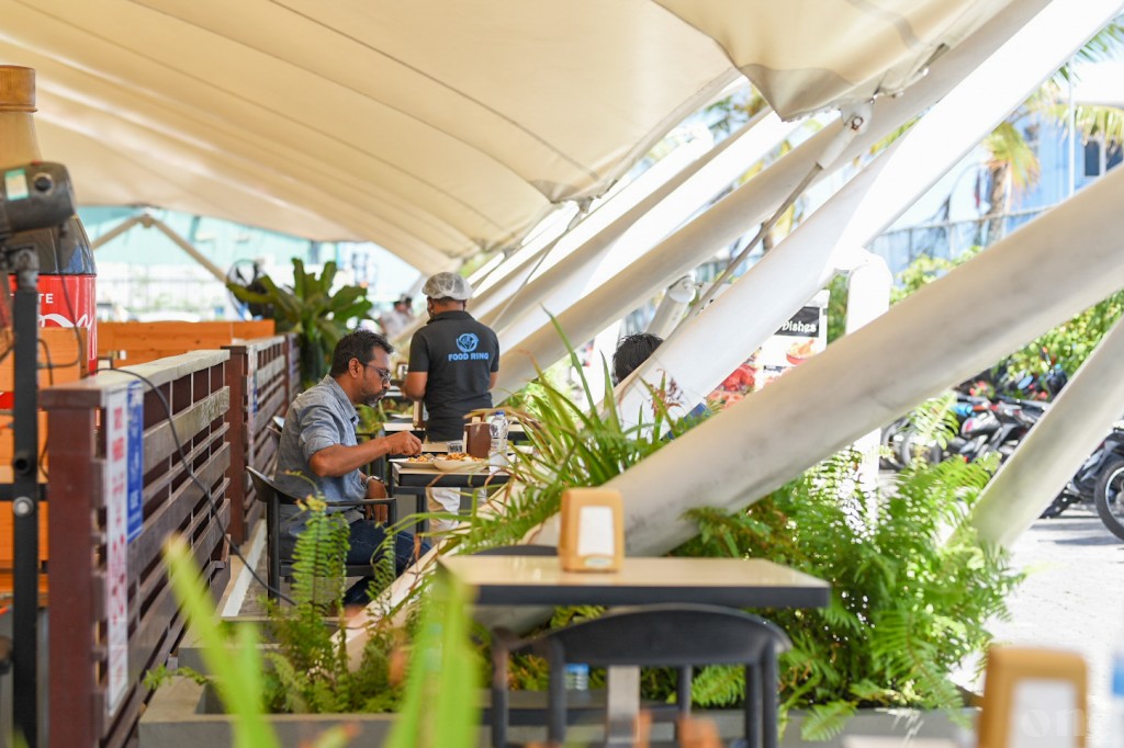 Kanboduvunthah bayaankoh cafe' restaurant thakuge veringe faraathun majileehashaai HPA ah petition eh hushahalhaifi