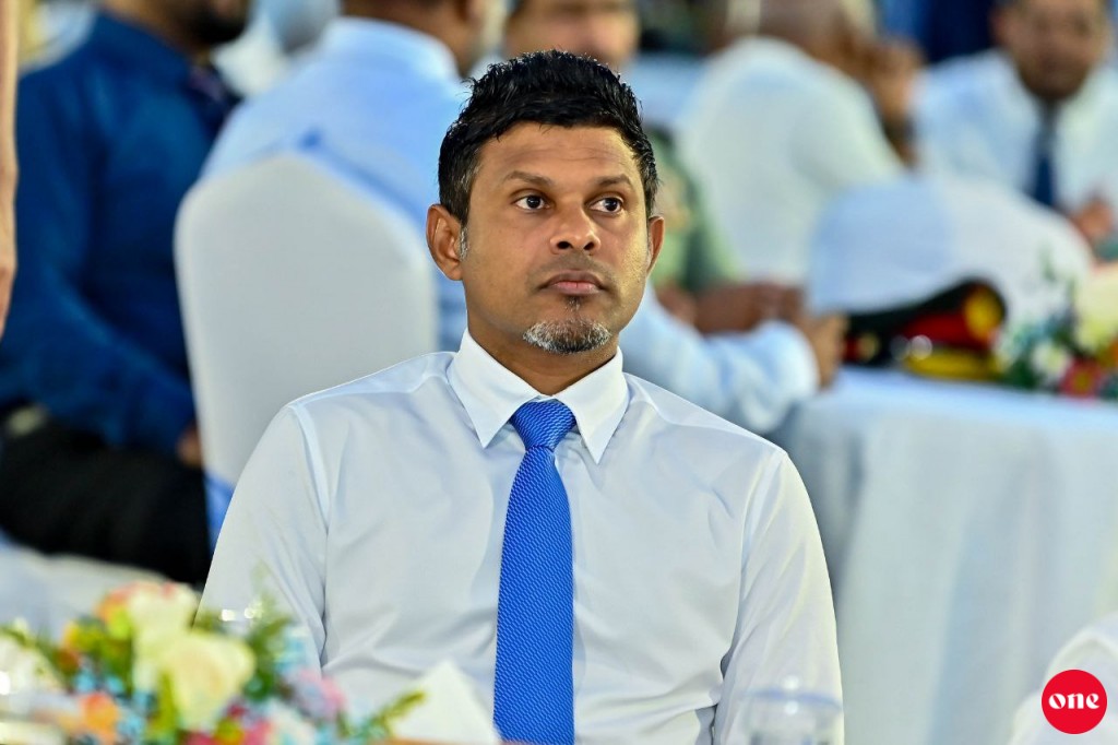 Vazeerunnah ruhun nudhinumakee rayyithunge ninmumah huras elhun: Naibu Raees