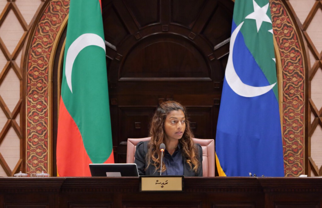 Naibu Raees kan kurumugai gaanoonu asaasee aai Majlis ge gavaaidhaai gaanoonaa hilaaf vefaeh nuvaane: Eva