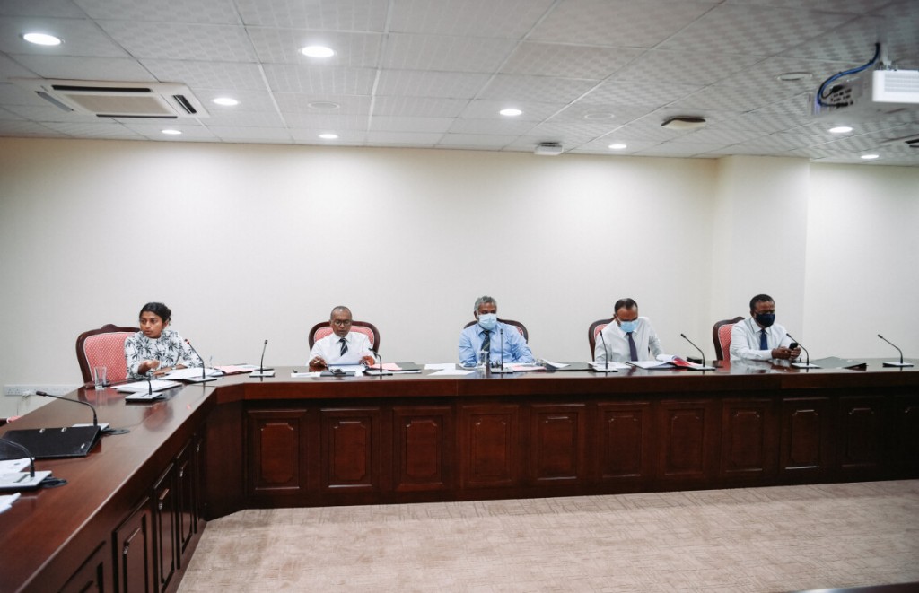 Raees Nasheed ah dhin inzaaraa gulhigen fuluhun haazirukuri 241 Committee sirru