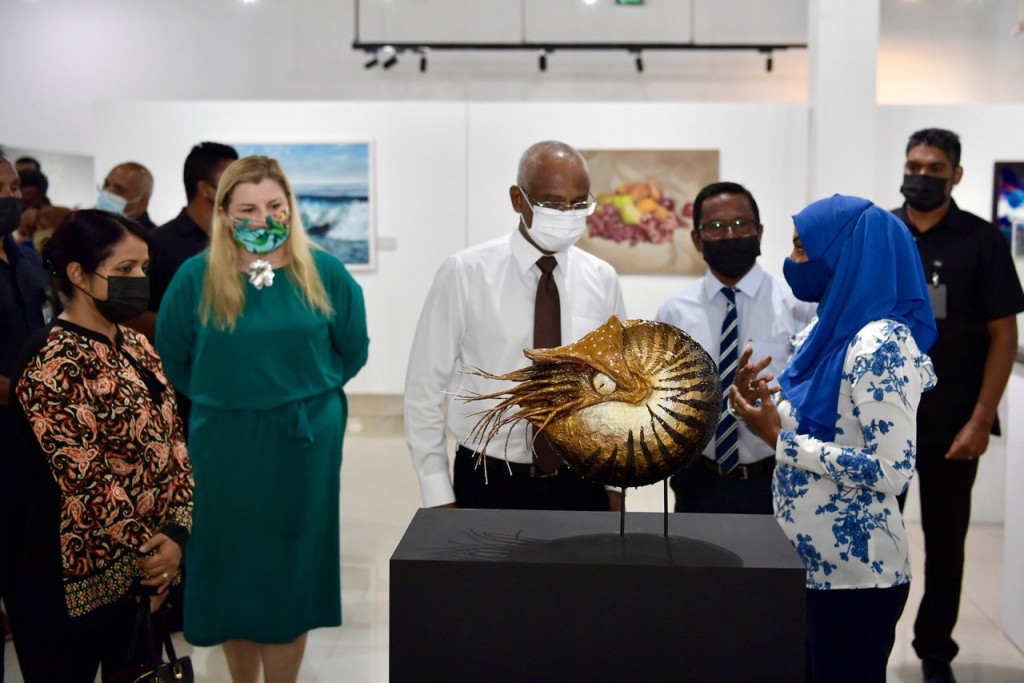Virtual art gallery akaaeku mi aharuge art exhibition fashaifi