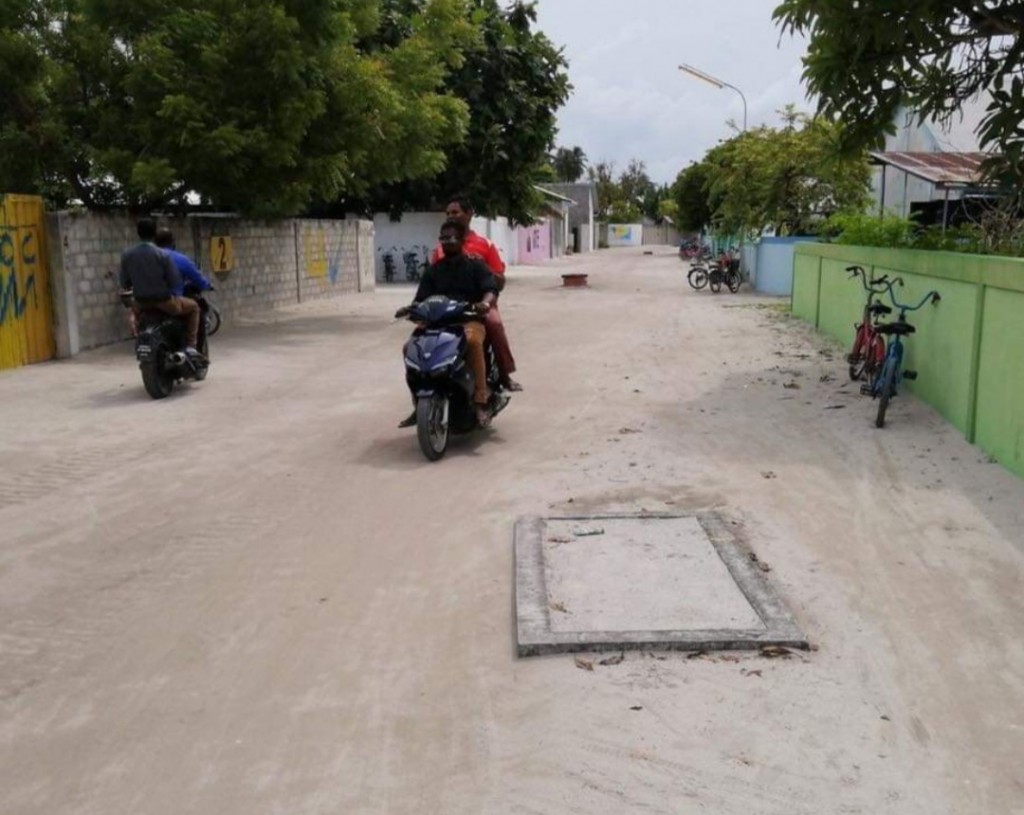 Dhivehi thaareekhu: Hilaalee rasdharikolhuge princess, Kanbaa Aisha magumathi kohffai film kulhumuge beynumeh netheve. 1