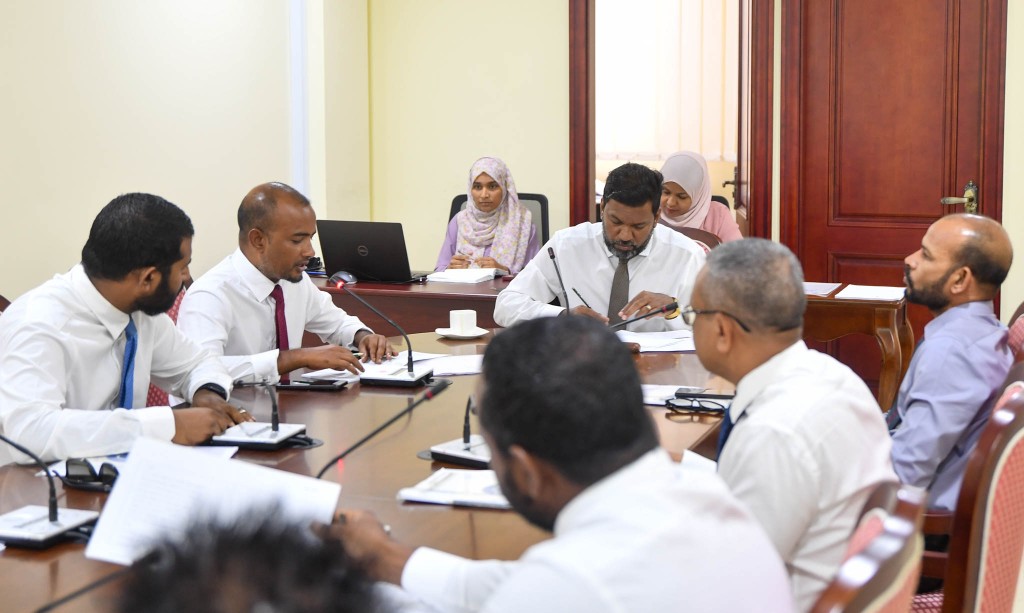 Nasheed kuri thuhumathaa gulhigen Shaheem hushahelhi massala kuriah gendhan beynunveythoa balanee