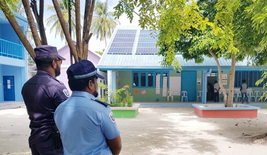 One arrested in Gaafu Alif for taking photo of ballot paper