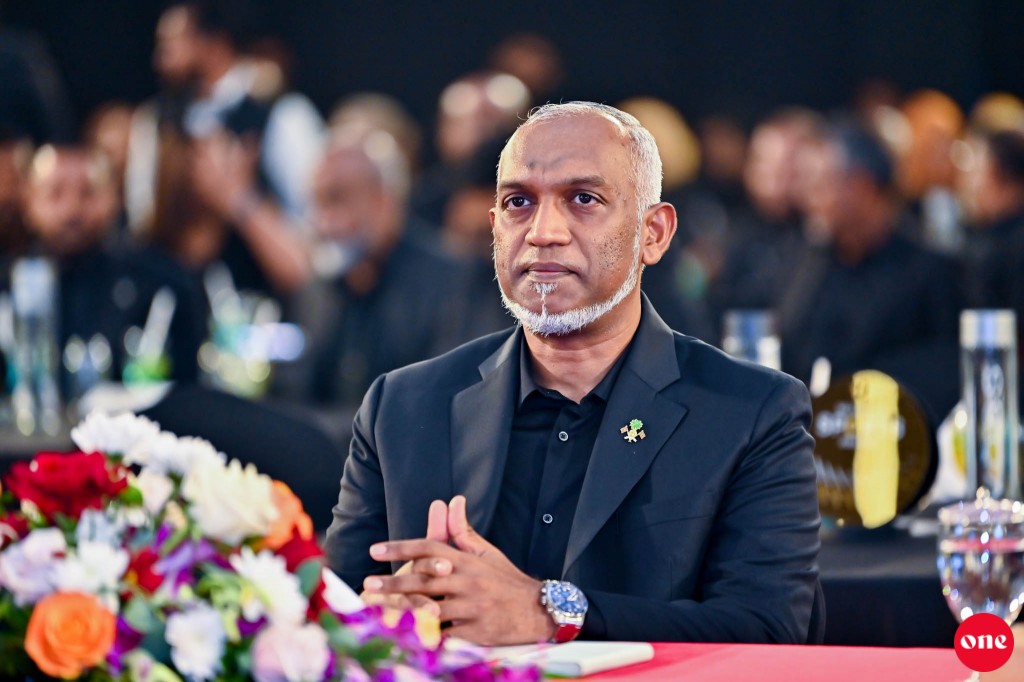 Minivan muassasaa thakah ves nufoozeh nufoaruvaanan, masahkaiythah kashavaru kuran badhaluthah gennaanan: Raees