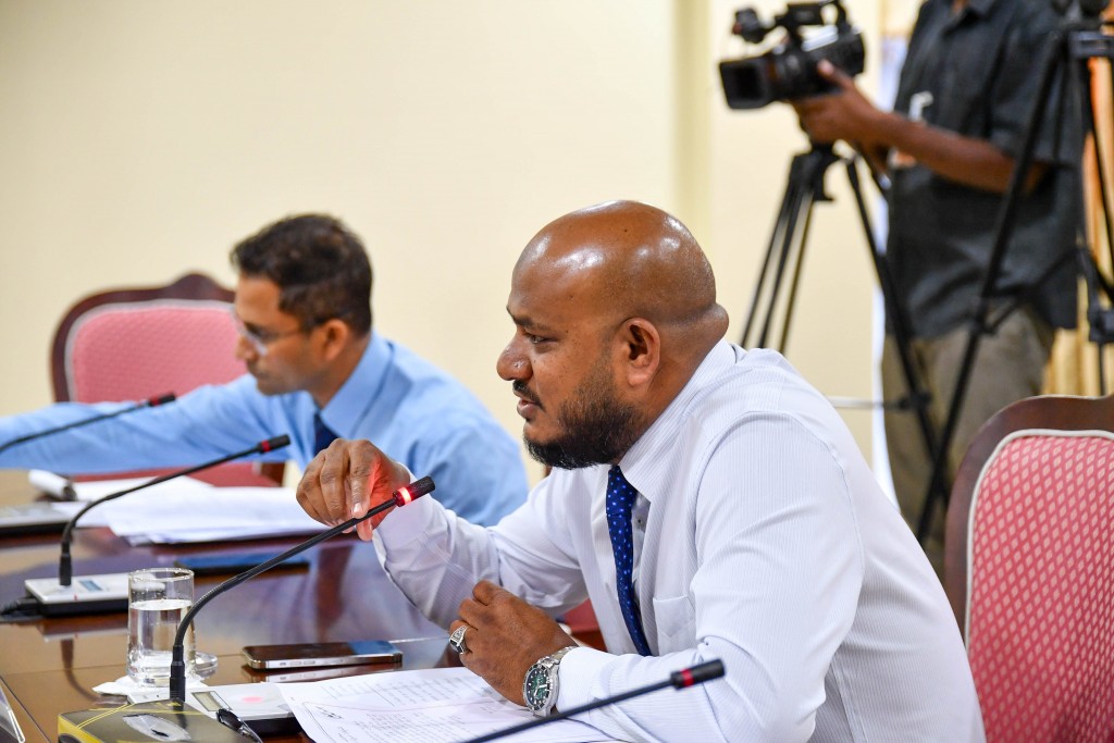 Siyaasee magaamuthakah ayyan kuraa meehunge adhadhuthah gaanoonun hifahattan jehey: Shujaau