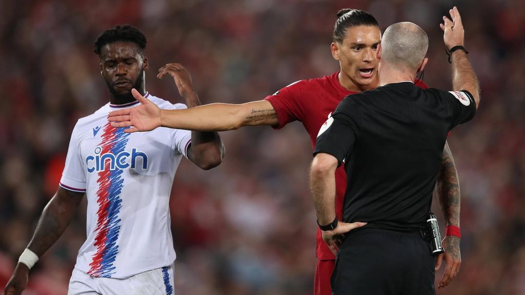 Liverpool ah anekkaaves point eh, Nunez ah raiyy card