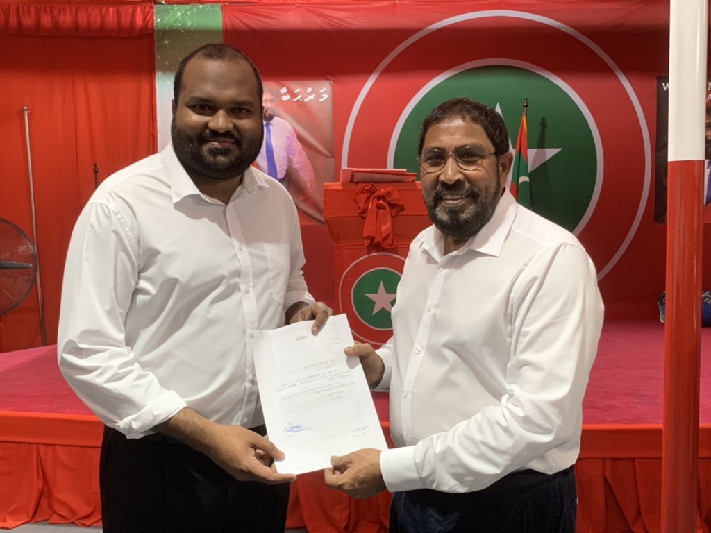Qasim aa hiyaalu thafaatheh nuvaane, alhugandu ge siyaasee hayaathuge madhadhugaarakee Qasim: Ali Waheed