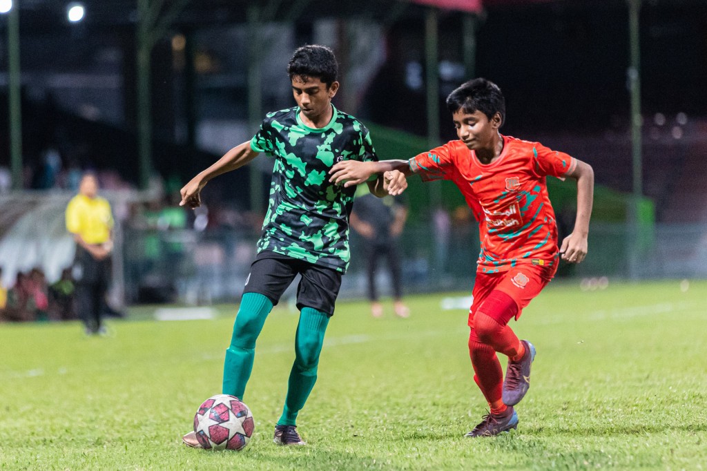 13 aharun dhashuge Inter School football mubaaraathuge final ah Kalaafaan aai Ahumadhiyya