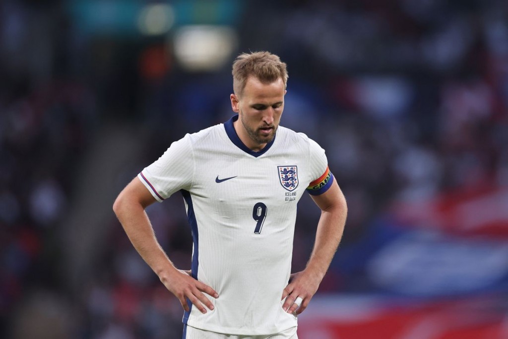 Iceland aiyydhashu vumakee England ah ''nidhin heylan'' libunu furusatheh!
