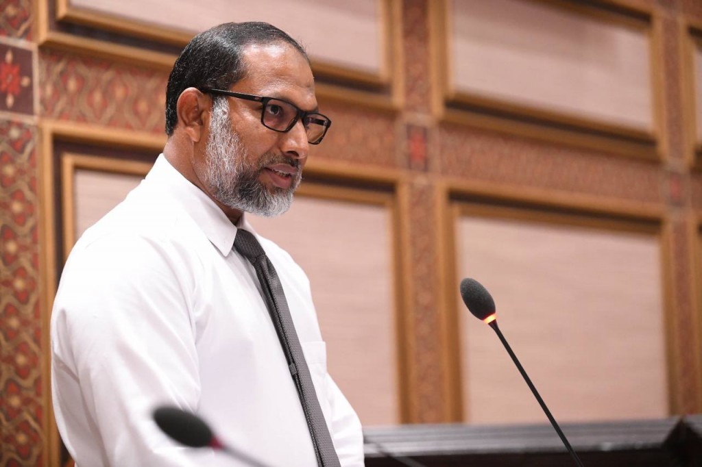 Adhabu luikohddhin meehun ithurah hukum thanfeezu kuran nujeheyne gaanoonee hahlleh eba hoadhan: Imran