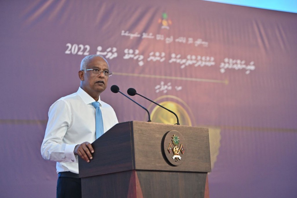 Nukulhedhey meehunge kibaigai huri hunaruthakuge beynun hifeyne furusathuthah fahikoh dheyn jehey: Raees
