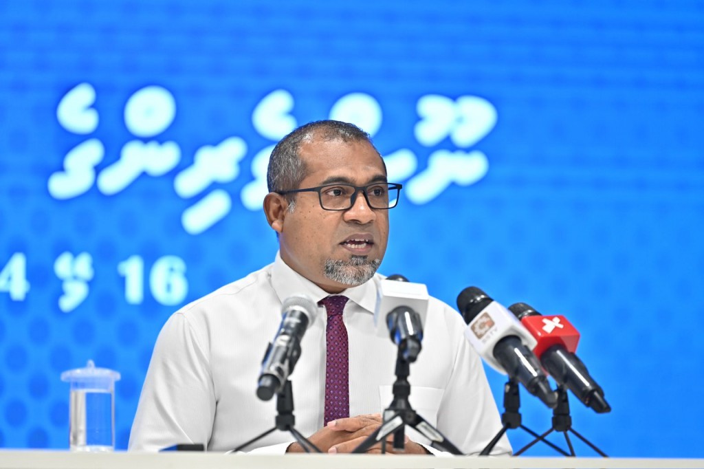 Haarijee gulhumah buroo araa fadha vaahakah thah media thakun dhekkumakee gaumah dhey hamalaa eh: Khaleel