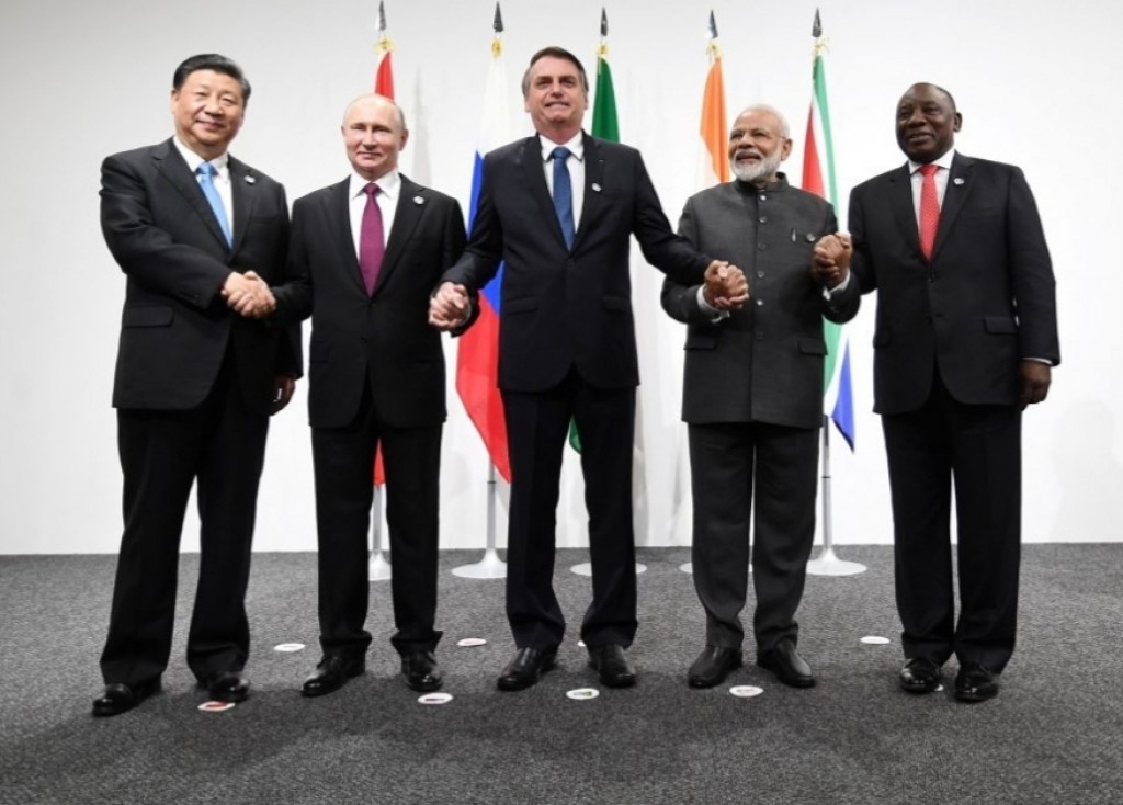 G7 size koh, Dollar ge dhiguraskamah BRICS ge gaumuthakun nimumeh gennanee!