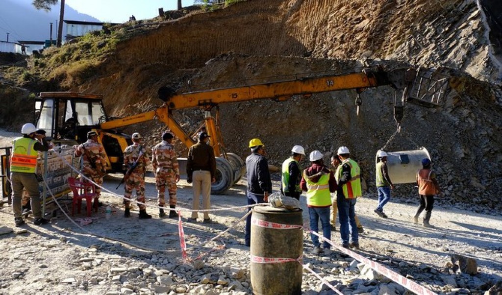 India ge tunnel gai thaashivee meehun salaamai kurumah Thailand ge cave rescue team ehi vanee