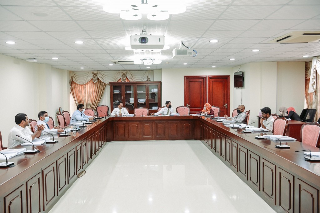 Dhemeehun maruvi haadhisaagai ihumaaluvi muvazzifunnah avahah fiyavalhu alhan MPL ah engumah Commiteen faaskoffi
