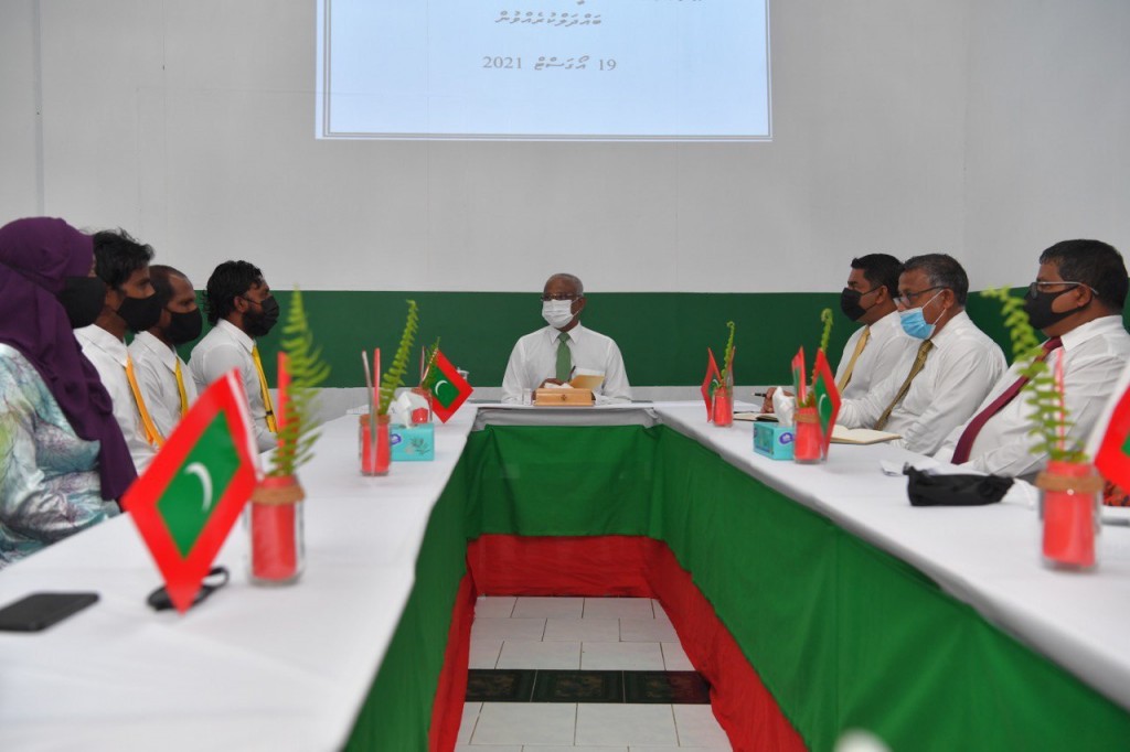 Kuriah oiy thin aharu nimeyiru  hurihaa rashehgai fuluhunge hidhumaiy libeyne goiy hadhanee: Raees