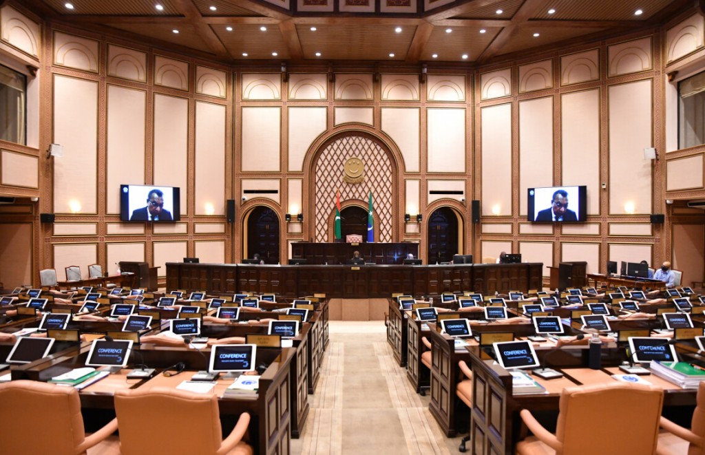 Raahjjeyge license inn ehen gaumuthakugai ulhandhufaharu dhuhvvey dhe muaahadhaaehggai baiverivaan majlis inn faaskoffi