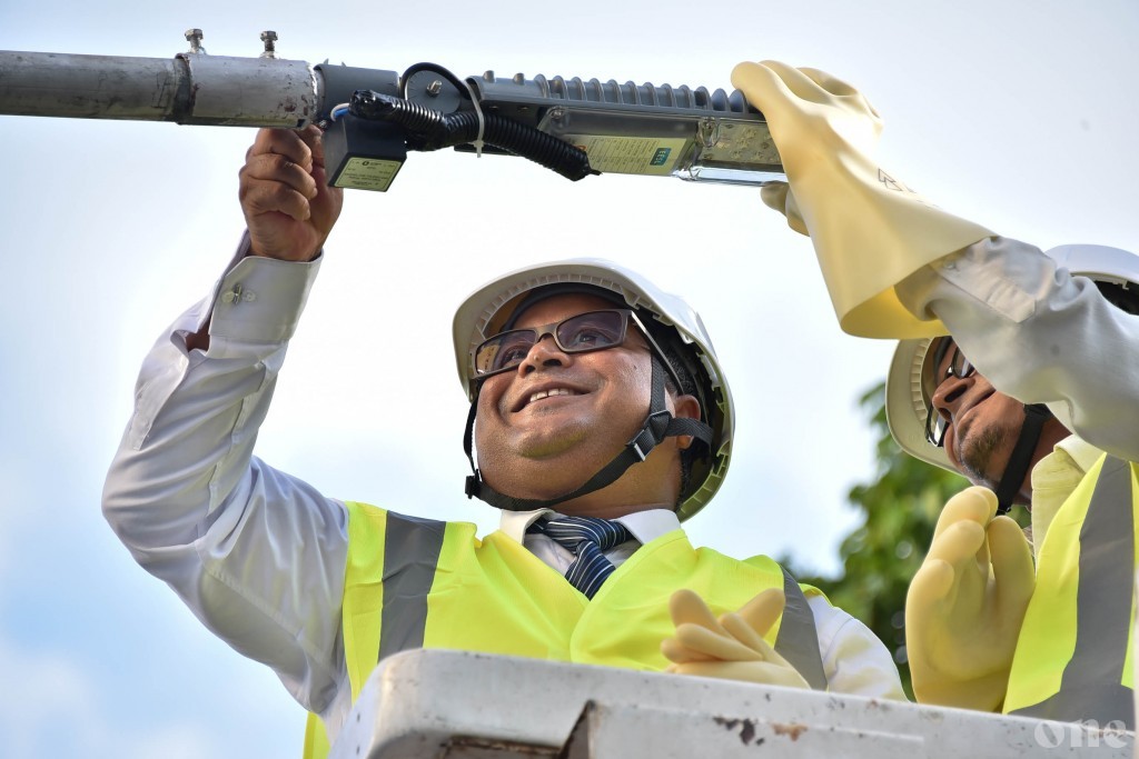 Installation of India-gifted LED street lamps begin