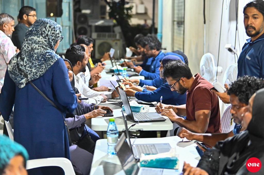 Masdhalhu case bahan fashaifi, gina adhadhehge bayaku queue gai jehunu!