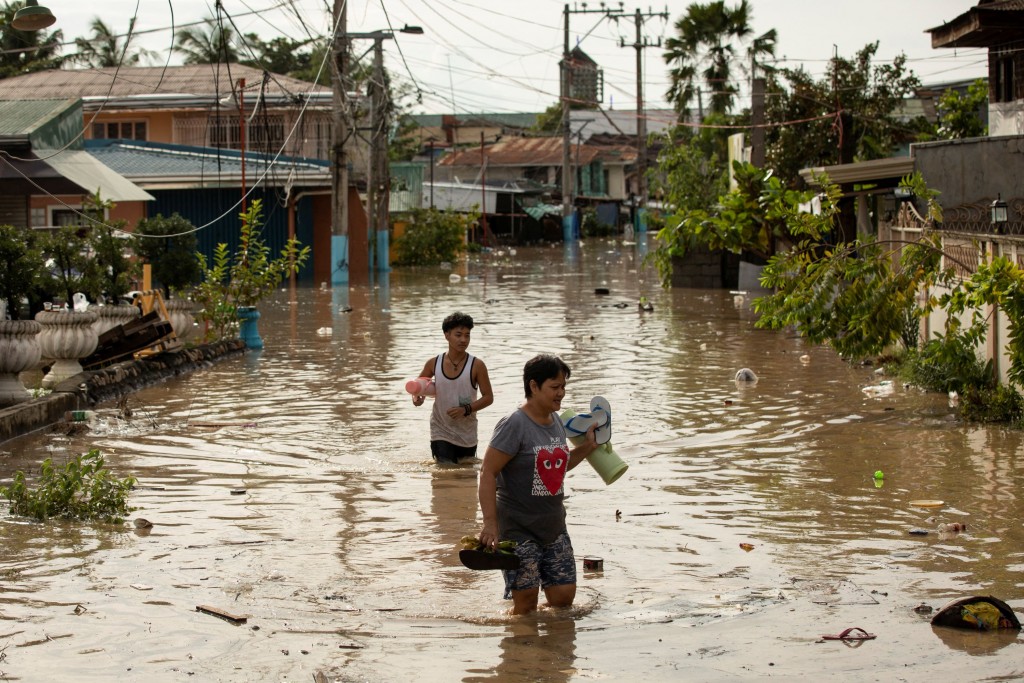 Typhoon Noru: Five rescuers dead as typhoon hits Philippines