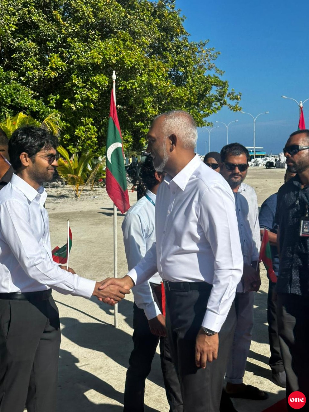 Raees Dr. Muiz AA adhi Kaafu atoll ge baeh rahthakah