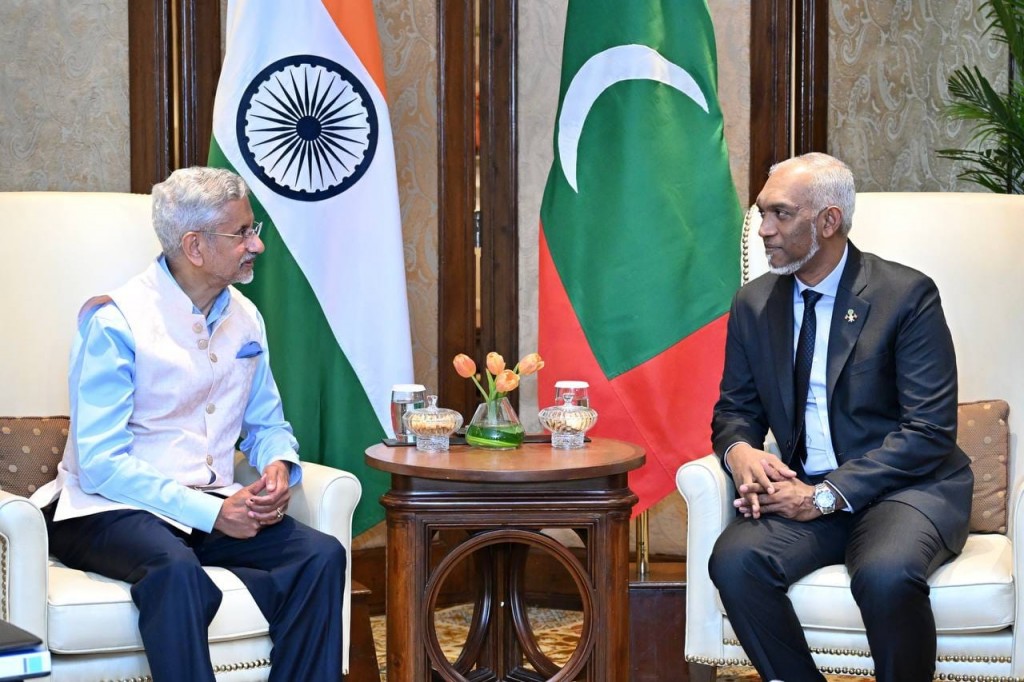 Raees Muizzu aa eku rangalhu mashvaraathakeh kurevunu: India