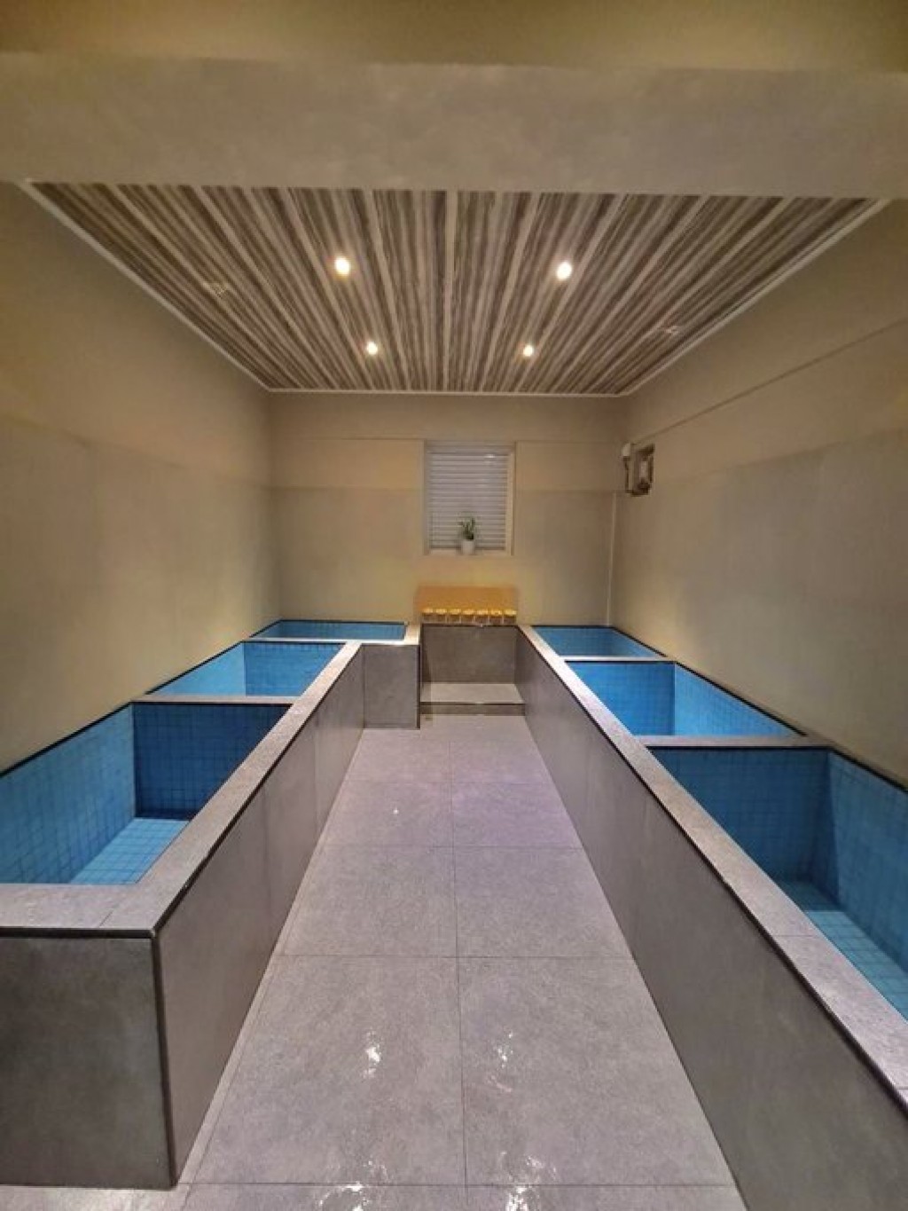 Kulhuntherinnah ufaaveri khabareh, Social Center gai Ice bath facility eh gaaimukohffi