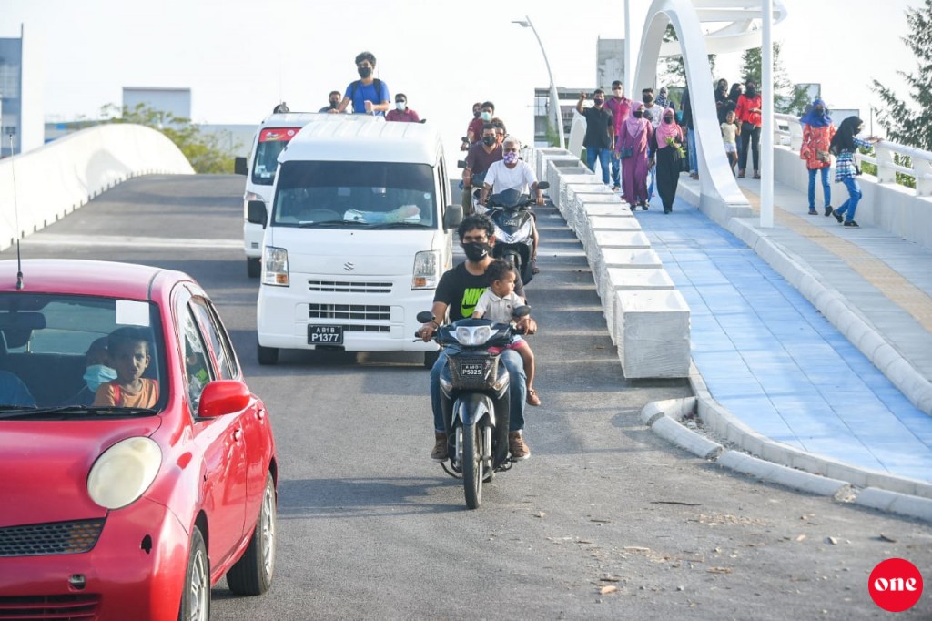 #OnePhoto : Bridge hulhuvaalumaaeku ginabayaku Hulhumale' Phase 2 ah